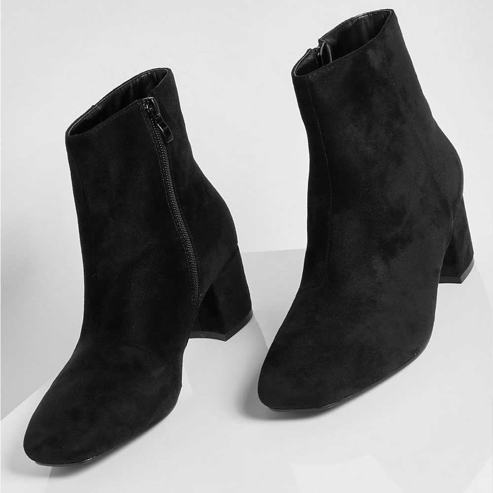 NWT Wide Width Low Block Heel Booties